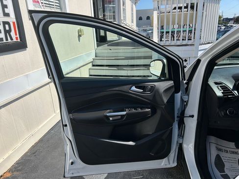 Used 2018 Ford Escape SE image 8