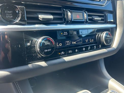 Used 2025 Nissan Pathfinder SV image 32