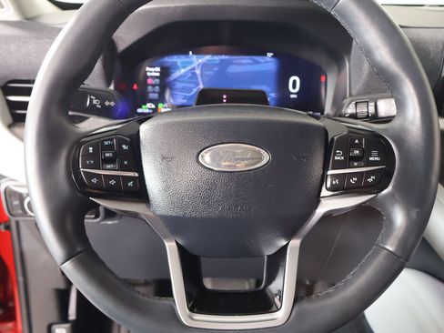 Used 2025 Ford Explorer Platinum w/ Ultimate Package AWD/4WD image 3