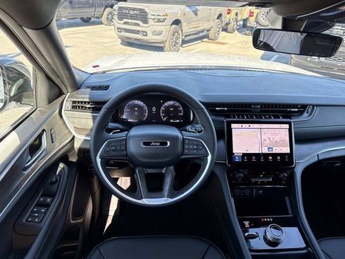New 2025 Jeep Grand Cherokee Limited w/ Black Appearance Package image 13