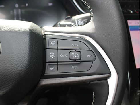 New 2025 Jeep Grand Cherokee Limited w/ Black Appearance Package image 15