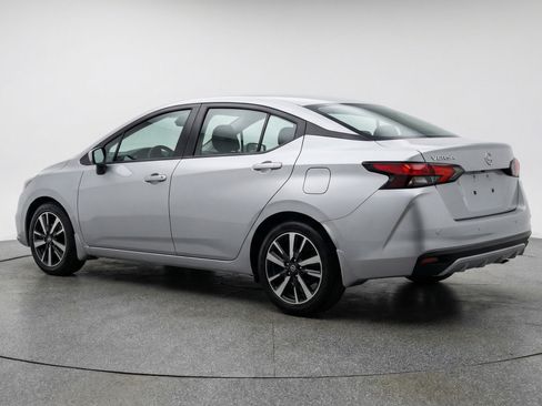 Used 2025 Nissan Versa SV image 6