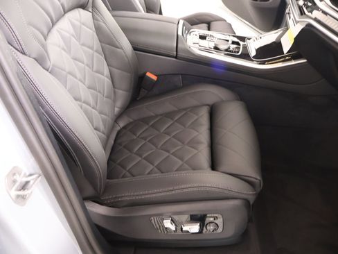 New 2026 BMW X5 xDrive40i w/ M Sport Package AWD/4WD image 13