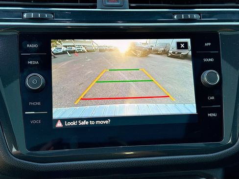 Used 2023 Volkswagen Tiguan SE R-Line image 33