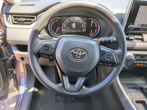 Used 2025 Toyota RAV4 XLE FWD image 15
