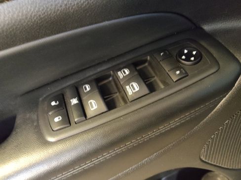 Used 2021 Jeep Grand Cherokee Laredo w/ Security & Convenience Group AWD/4WD image 27