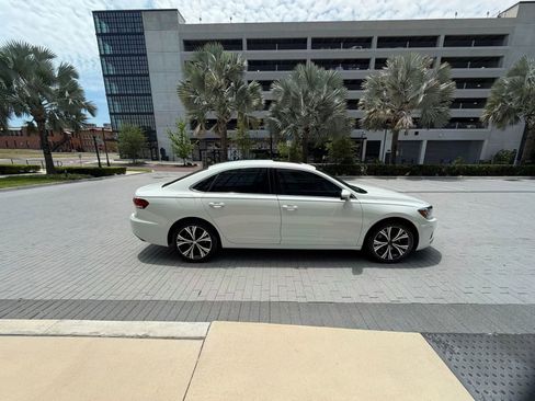 Used 2021 Volkswagen Passat 2.0T SE FWD image 4