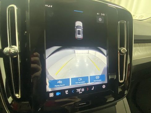 Used 2025 Volvo XC40 B5 Core image 26