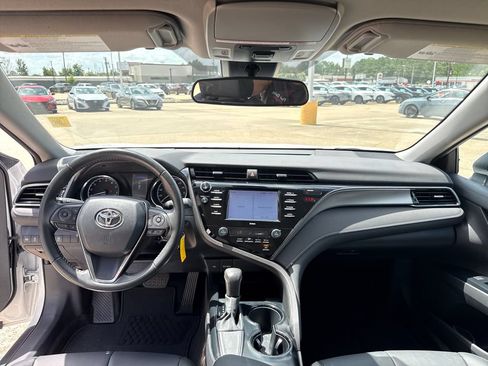 Used 2020 Toyota Camry SE FWD image 23