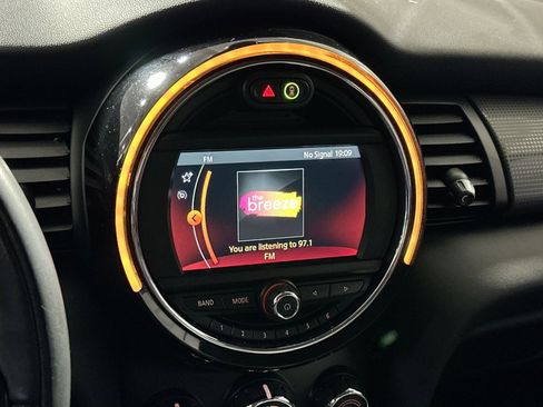 Used 2021 MINI Cooper 4-Door Hardtop image 23