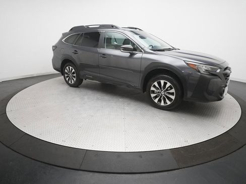 Used 2025 Subaru Outback Limited image 13