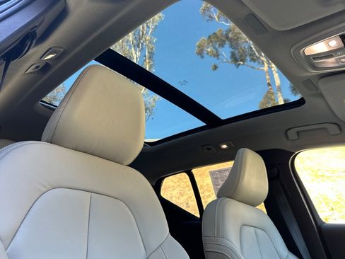 Certified 2023 Volvo XC40 B5 Plus image 20