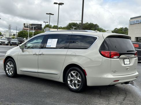 Used 2019 Chrysler Pacifica Limited FWD image 3