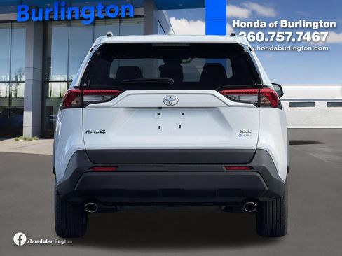 Used 2025 Toyota RAV4 XLE AWD/4WD image 5