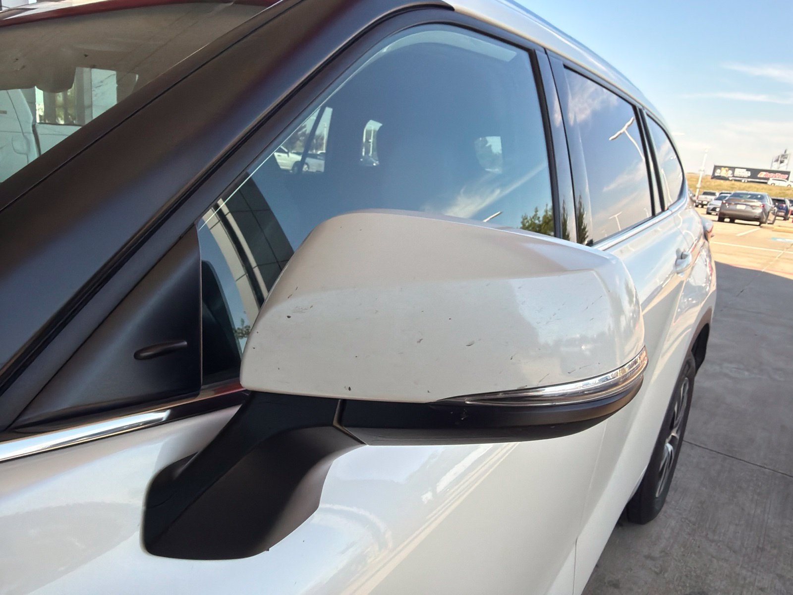 Used 2021 Toyota Highlander XLE FWD image 4