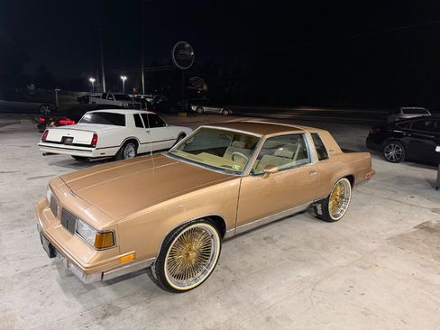 Used 1987 Oldsmobile Cutlass Supreme Coupe image 4