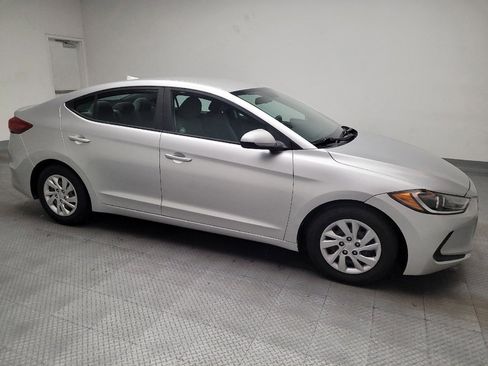 Used 2017 Hyundai Elantra SE image 11