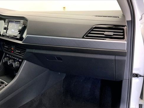 Used 2023 Volkswagen Jetta SE w/ Panoramic Sunroof Package image 16