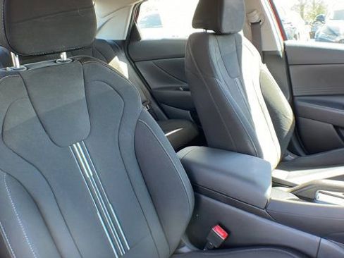 Used 2022 Hyundai Elantra SEL w/ Preferred Accessory Package image 10