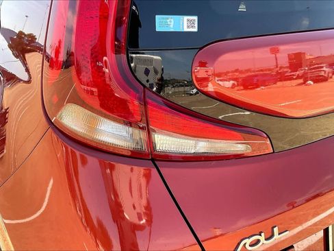 Used 2020 Kia Soul LX FWD image 30