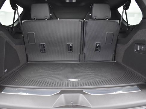 Certified 2025 Cadillac Escalade ESV Sport w/ Touring Package image 31