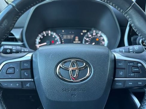 Used 2023 Toyota Highlander LE image 37