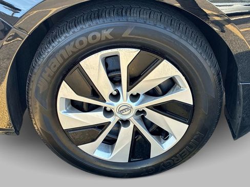 Used 2024 Nissan Altima 2.5 S FWD image 16