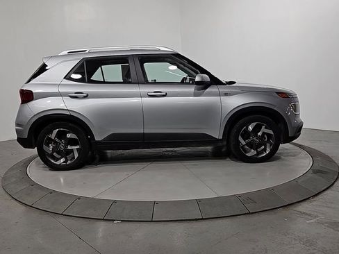 Used 2022 Hyundai Venue SEL image 7