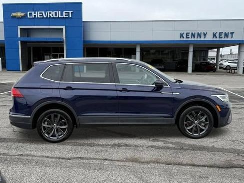 Used 2023 Volkswagen Tiguan SE FWD image 3