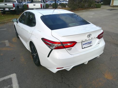 Used 2019 Toyota Camry SE image 10