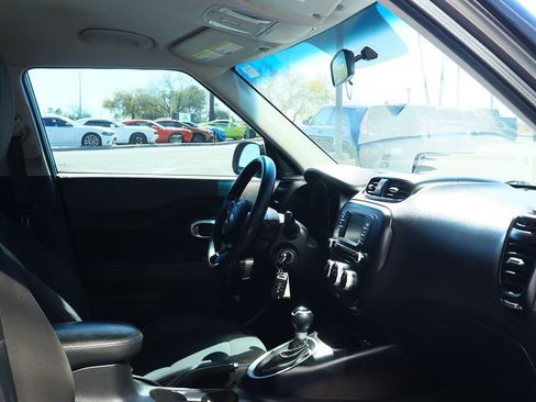 Used 2018 Kia Soul image 31