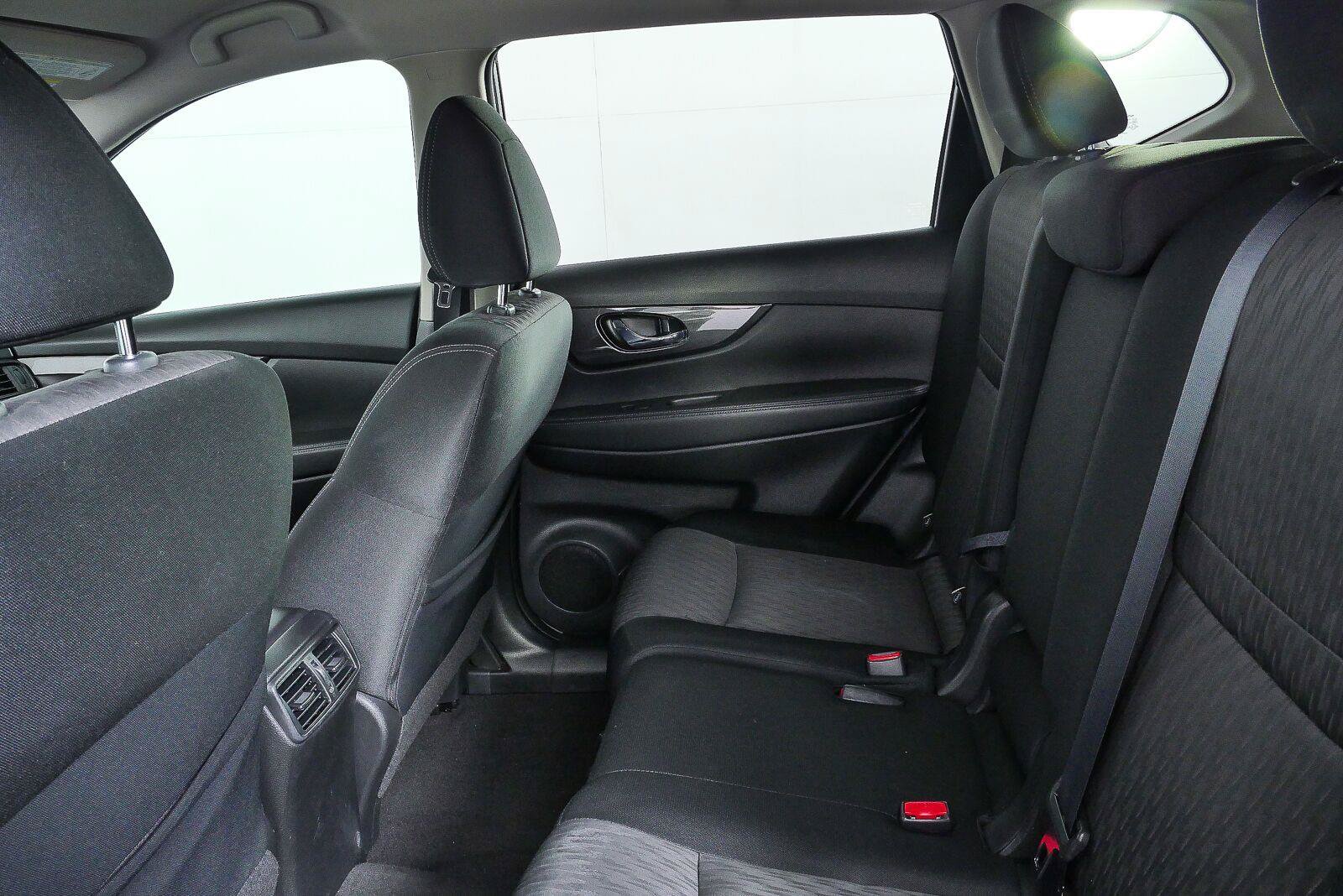 Used 2017 Nissan Rogue SV FWD image 20