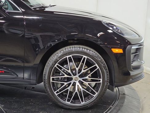 Used 2025 Porsche Macan image 11