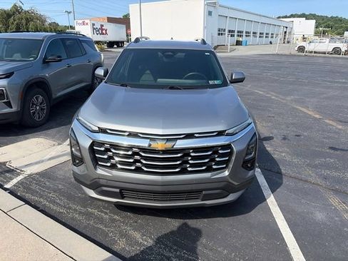 Used 2025 Chevrolet Equinox LT w/ Convenience Package II AWD/4WD image 3
