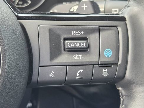 Used 2025 Nissan Pathfinder SL FWD image 22