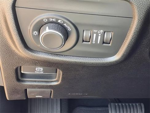 Used 2024 Jeep Grand Cherokee Altitude image 17