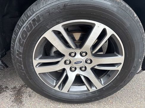 Used 2024 Ford Expedition Limited image 13