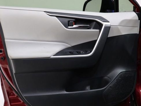Used 2022 Toyota RAV4 XLE w/ Convenience Package AWD/4WD image 19