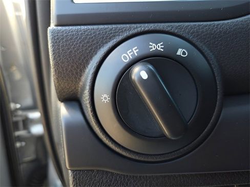 Used 2019 Nissan Titan S image 22