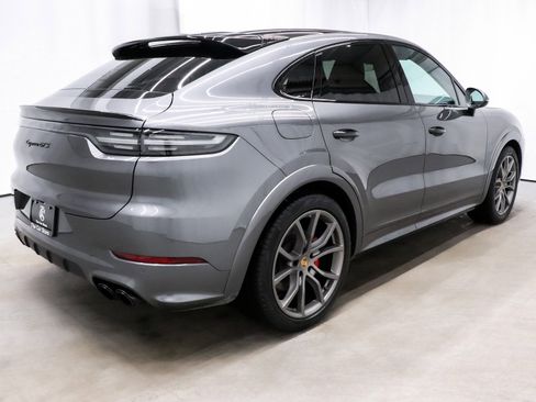 Used 2023 Porsche Cayenne GTS w/ Premium Package image 6