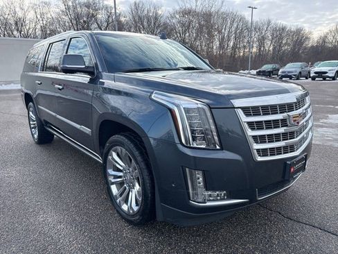 Used 2020 Cadillac Escalade ESV Premium Luxury w/ LPO, Radiant Package image 3