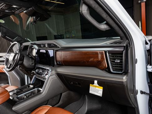 Used 2024 GMC Sierra 3500 Denali Ultimate image 17