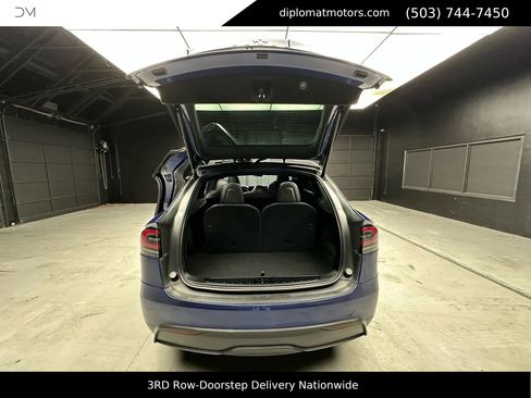 Used 2022 Tesla Model X image 43