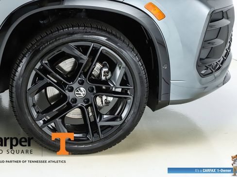 Used 2025 Volkswagen Tiguan SE R-Line image 14