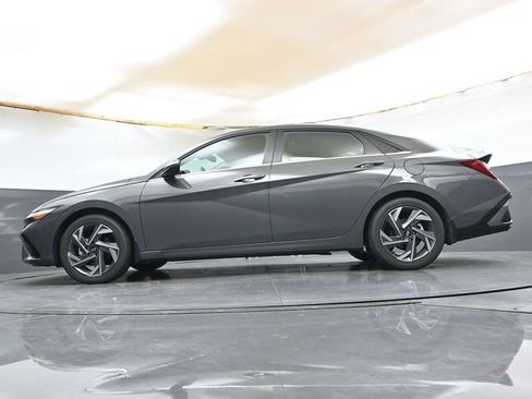 Used 2026 Hyundai Elantra Limited FWD image 31