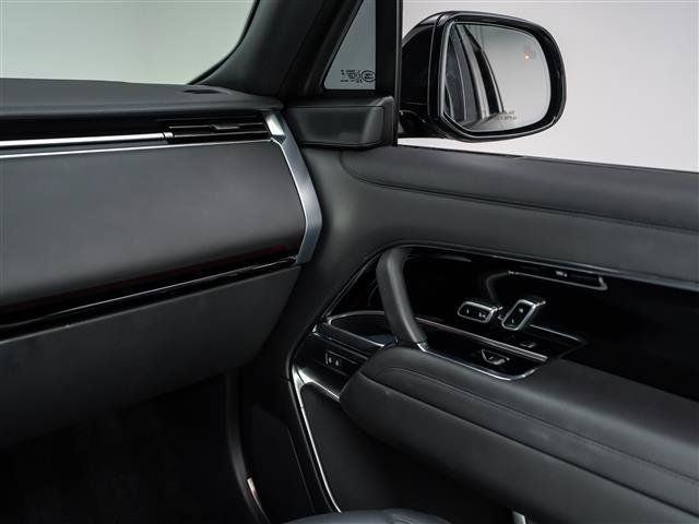 Used 2025 Land Rover Range Rover SE AWD/4WD image 29