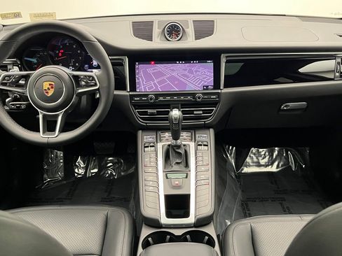 Used 2021 Porsche Macan image 31