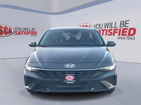 Used 2024 Hyundai Elantra SEL image 2