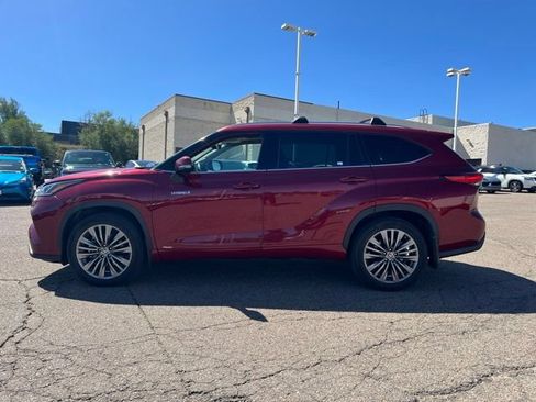 Used 2021 Toyota Highlander Platinum AWD/4WD image 2