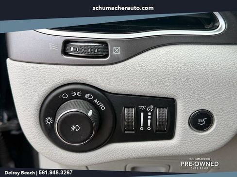 Used 2019 Jeep Cherokee Limited FWD image 27